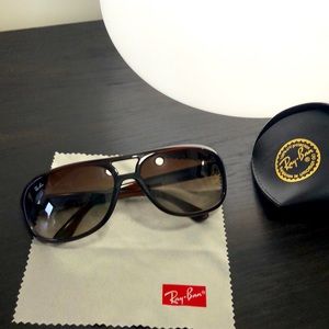 Ray-Ban RB4124